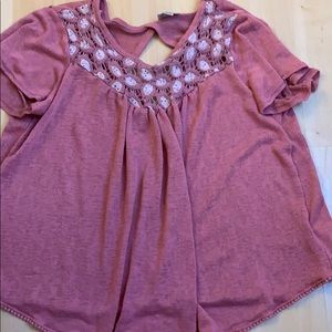 Cute burgundy tee!